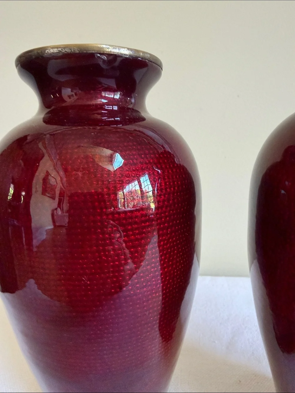 Japaneses Yamamoto Red Cloisonné Vase Pair